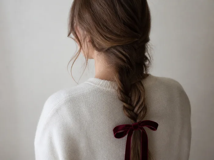Loose side braid Christmas hairstyle with velvet ribbon