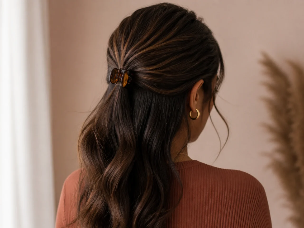 20 Claw Clip Hairstyles for Thin Hair