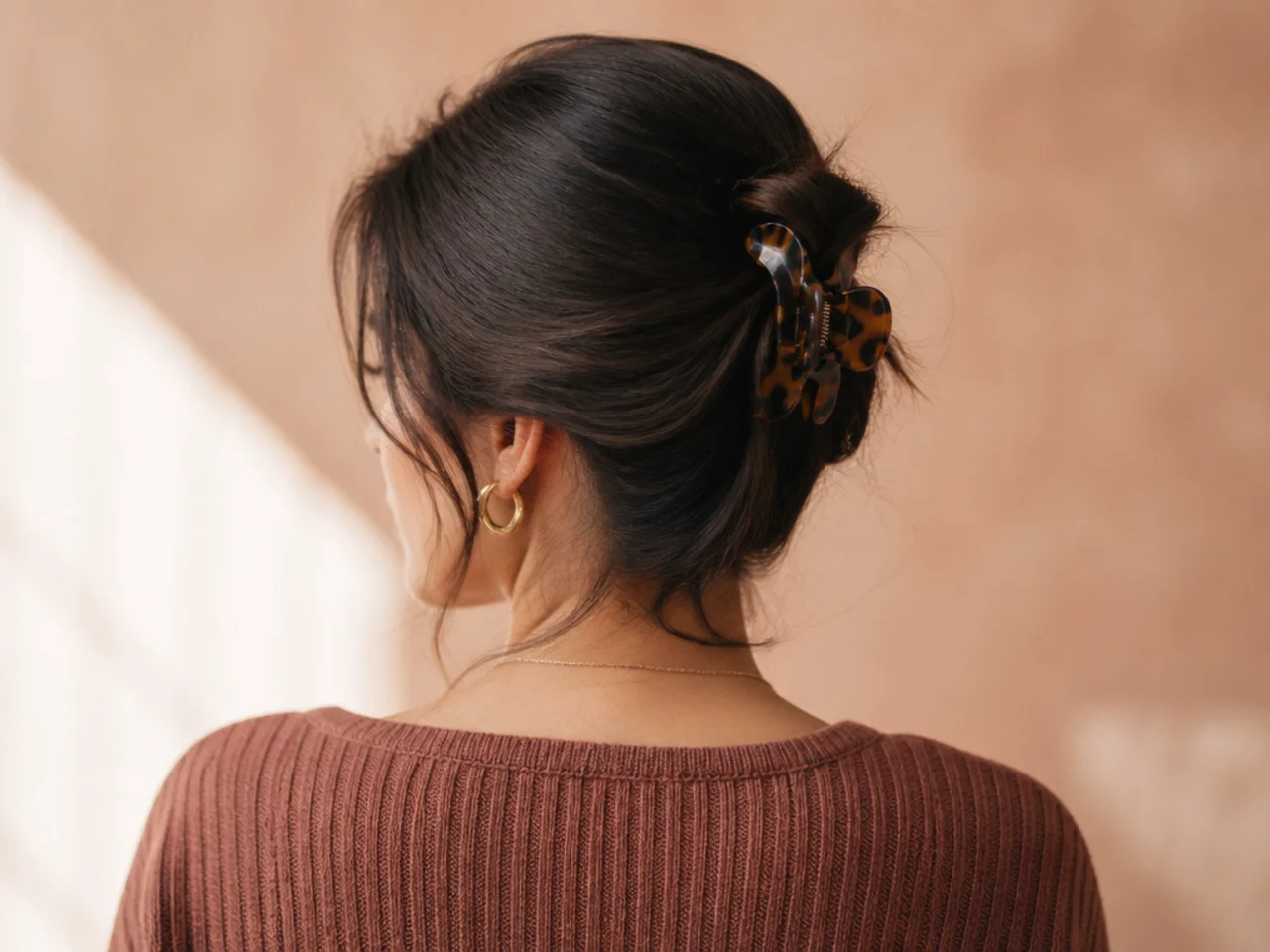 A deep side part with a clipped section