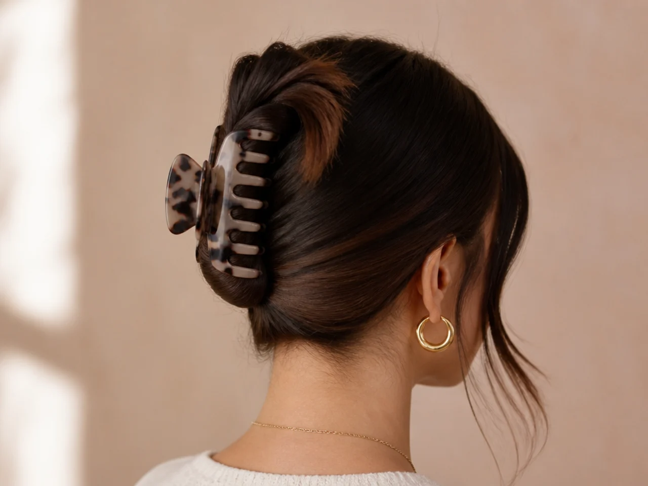 A clip closing close to the scalp