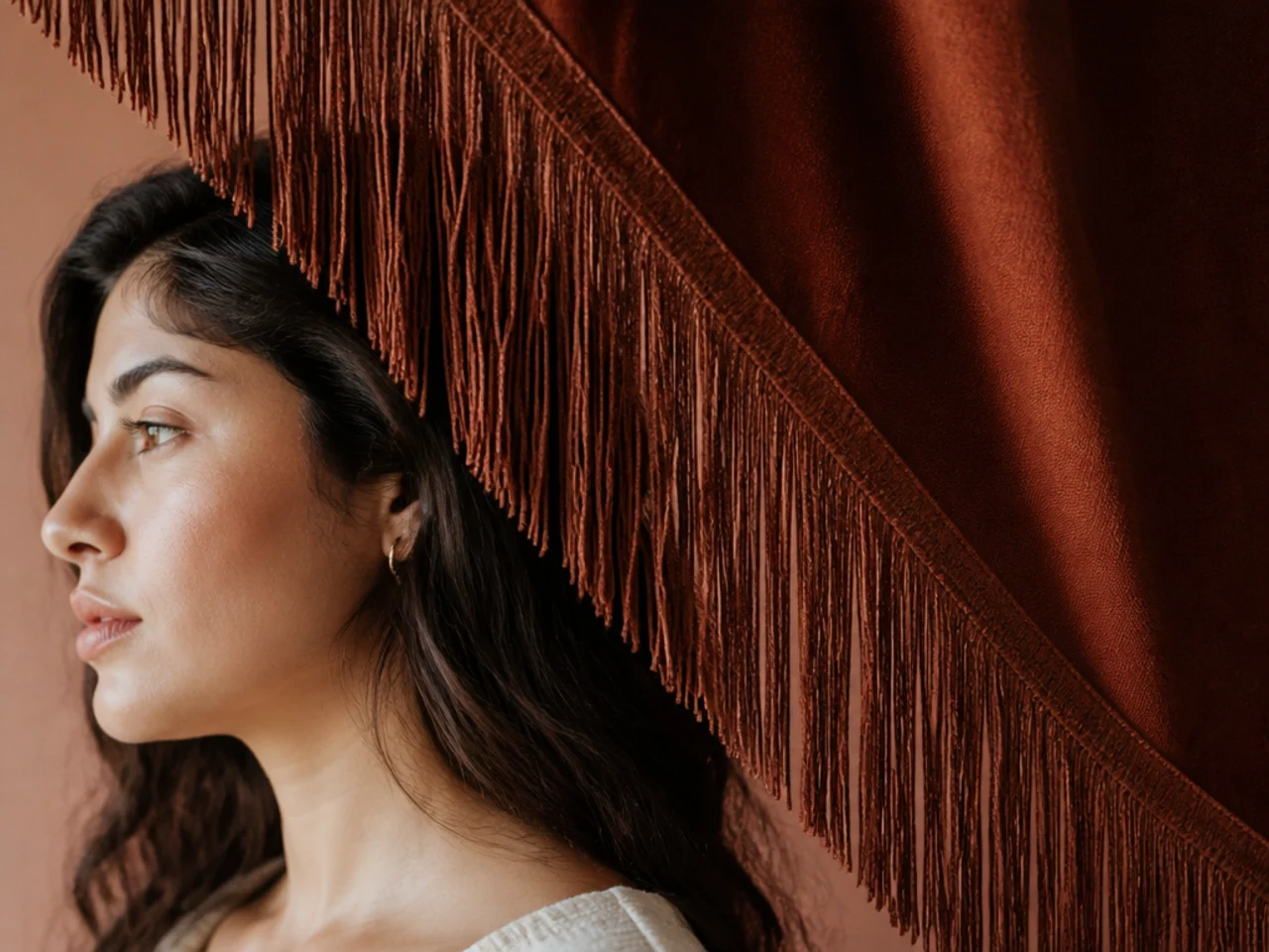 The centre to corner diagonal of a curtain fringe
