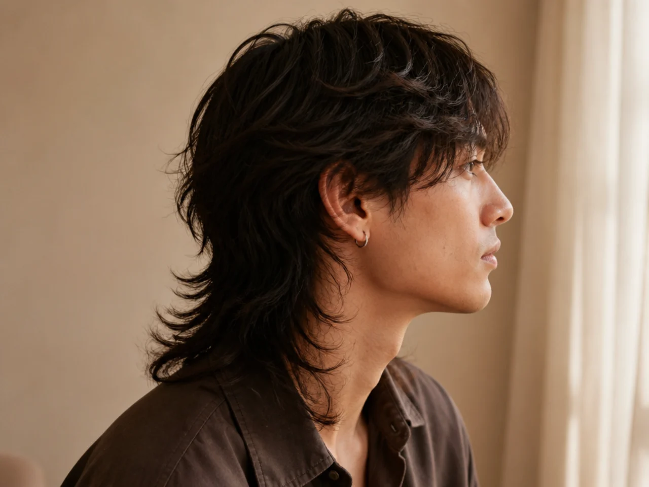 Interior layers added to a mullet tail past the collar
