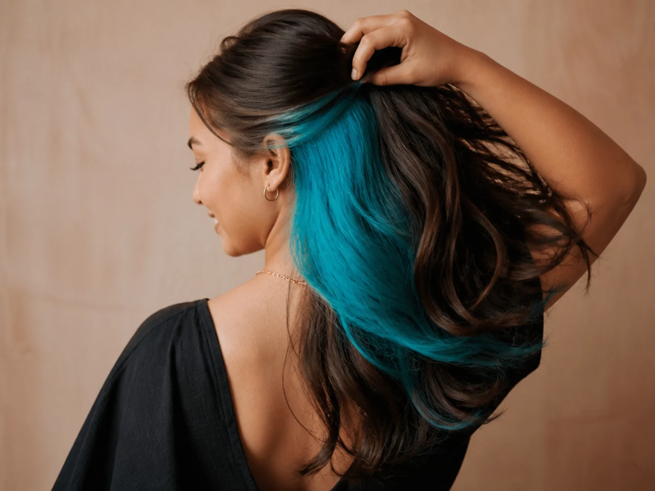 A bright turquoise peekaboo panel