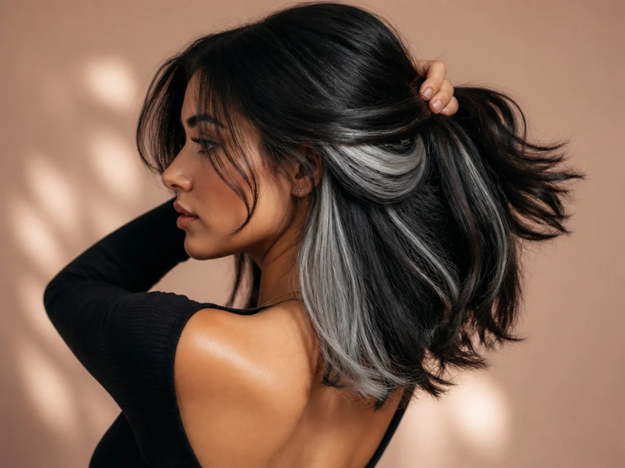 A silver peekaboo panel