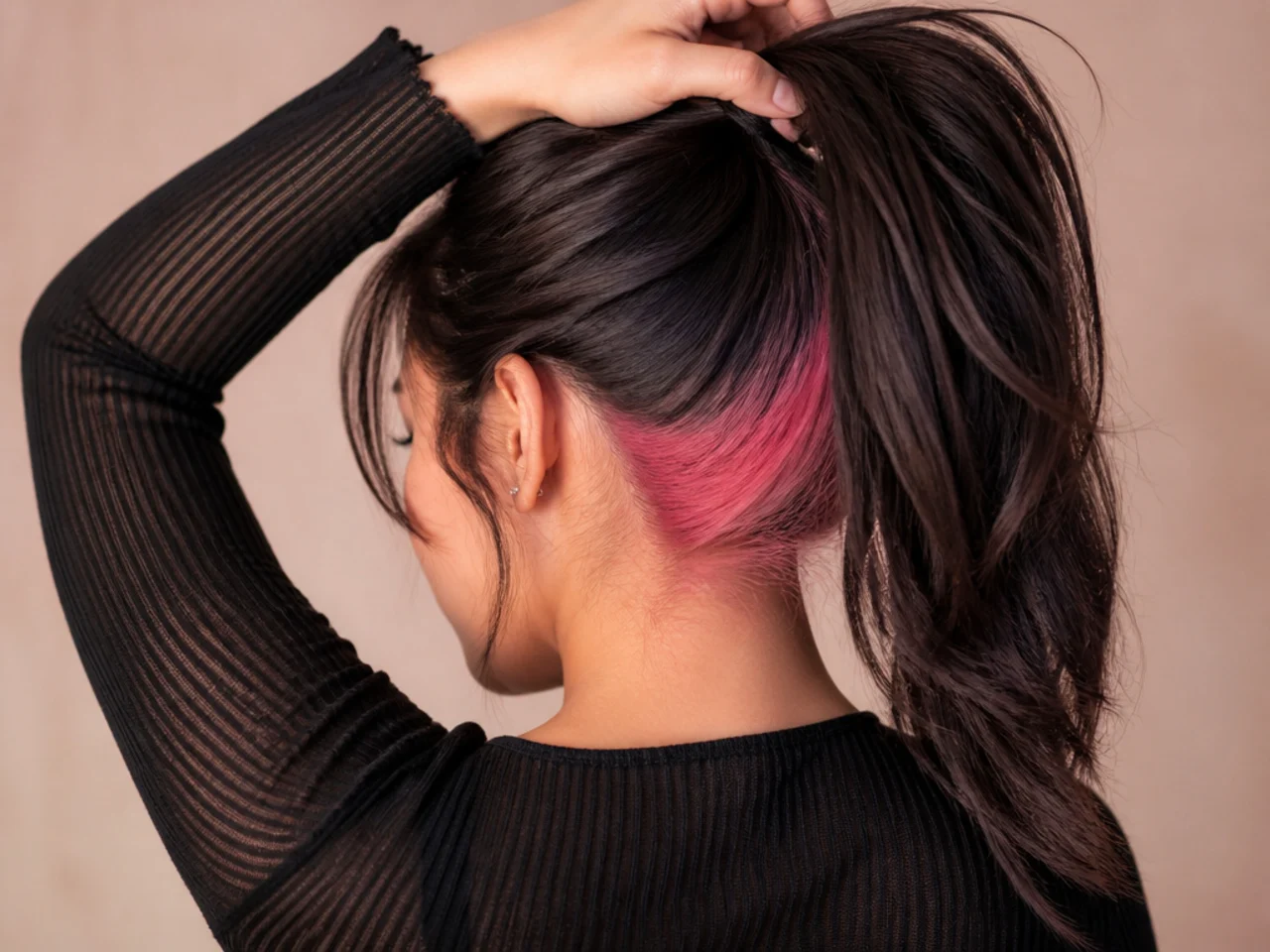 Pink colour at the nape revealed by a high ponytail