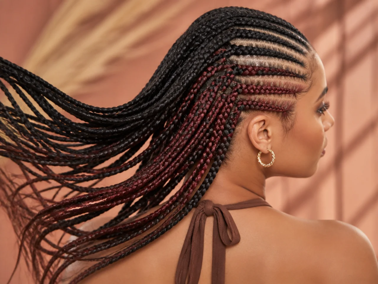 Alternating coloured and natural cornrows