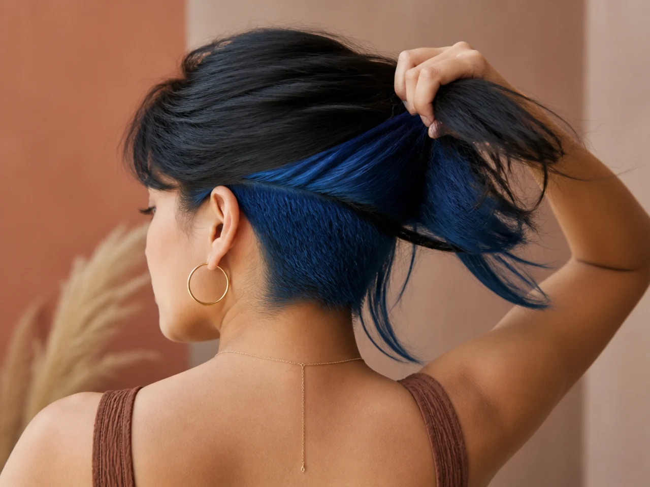 Blue colour on an undercut section