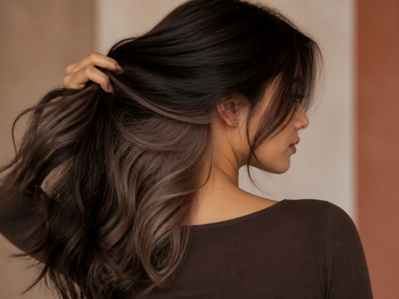 A mushroom brown panel under brunette hair