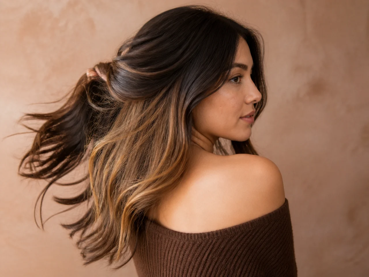A honey gold panel on brunette hair