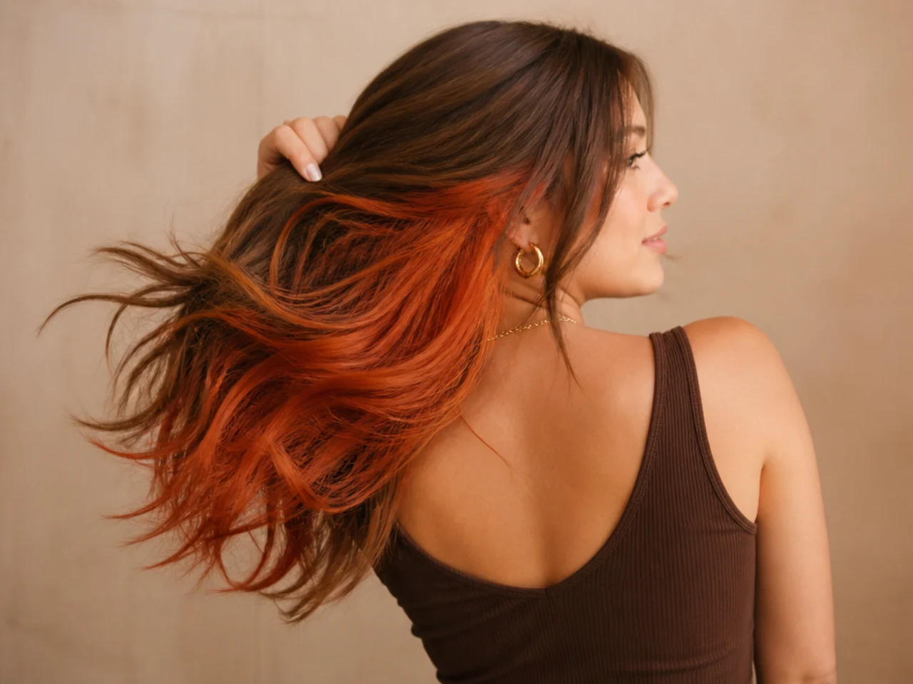 A ginger panel under light brown hair