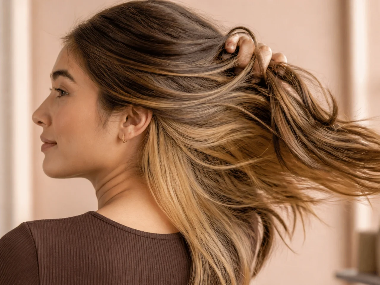 A honey panel under dark blonde hair