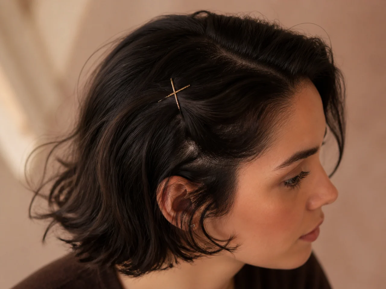 Two bobby pins crossed in an X over a short crown layer