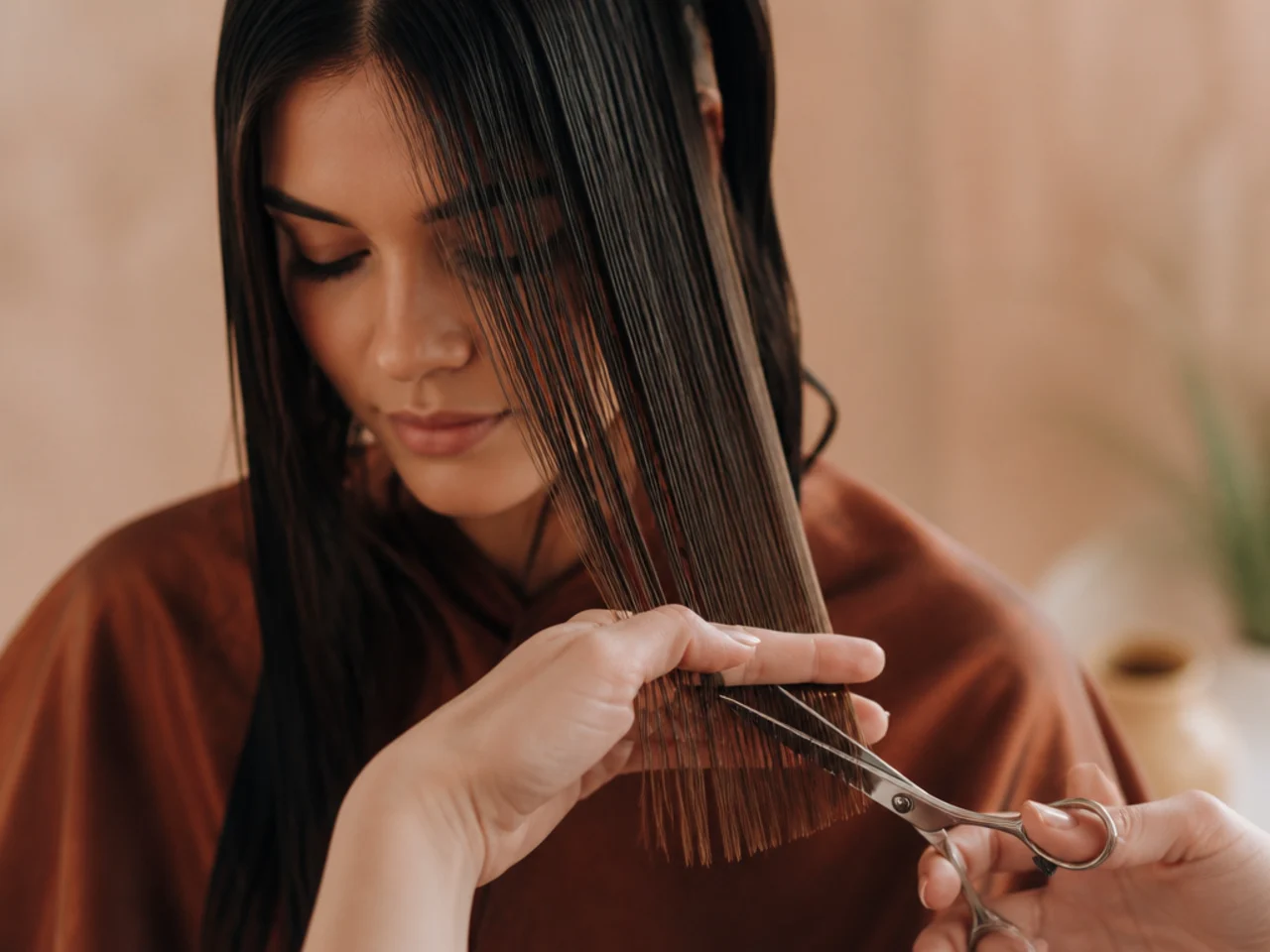 Shears point cutting vertically into the ends