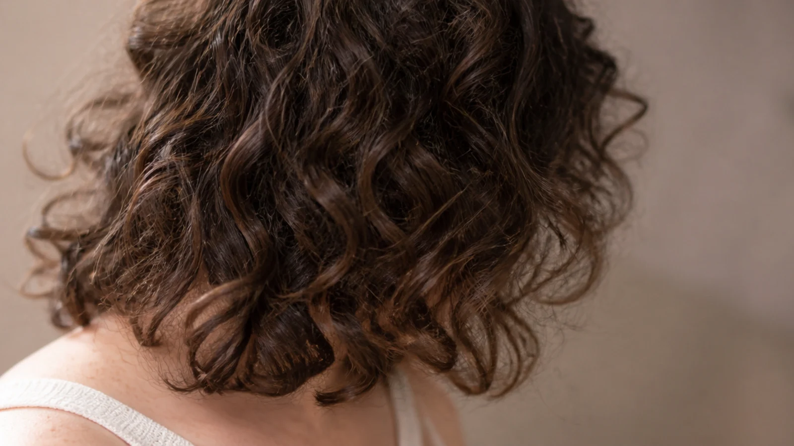 Layered curls cut to just below the collarbone