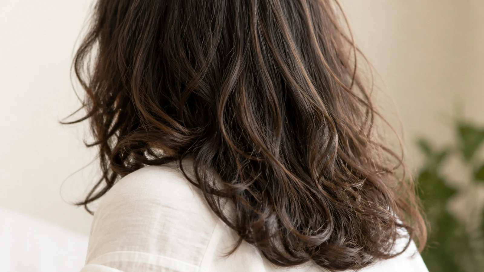 Mid length hair with rounded layers falling in a smooth curve