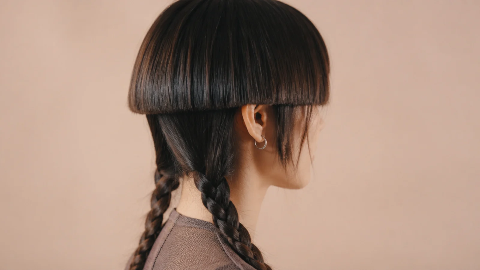 Two braids running through the long lower lengths