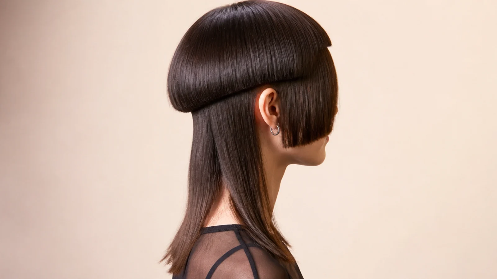 A very short blunt fringe above a rounded bell