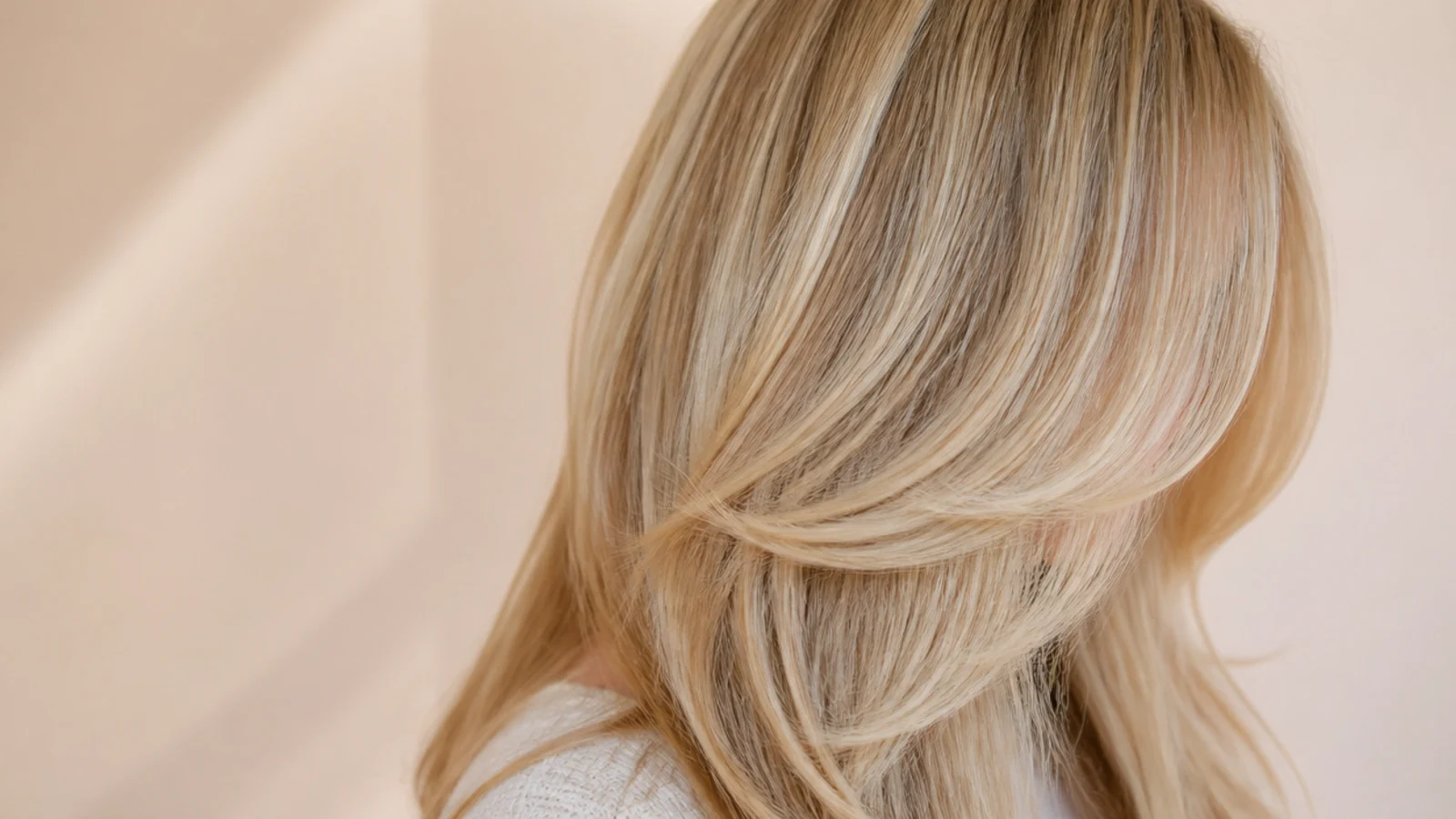 Shorter front sections falling either side of the face over longer lengths