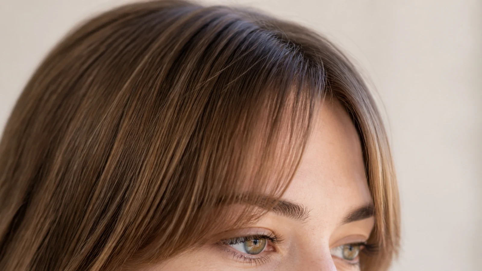A narrow fringe covering only the centre of the hairline