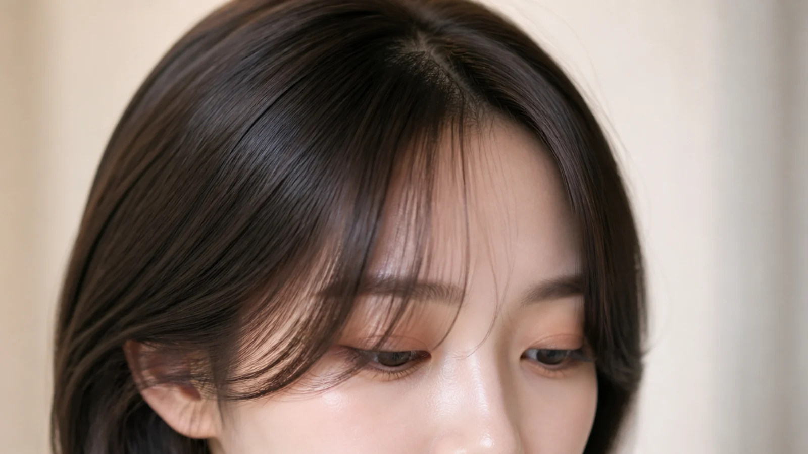 A soft tapered see-through fringe resting on the brows