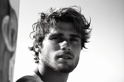 Surfer Hairstyle: 27 Cool Ideas for Men & How To Get Look