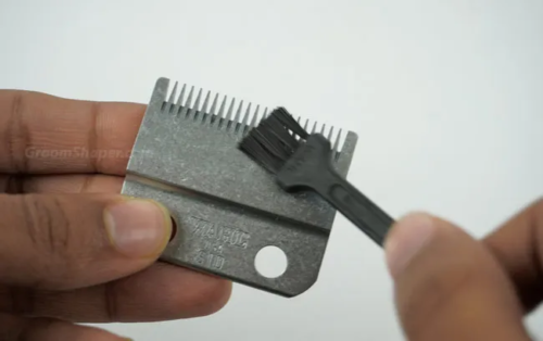 cleaning hair clippers